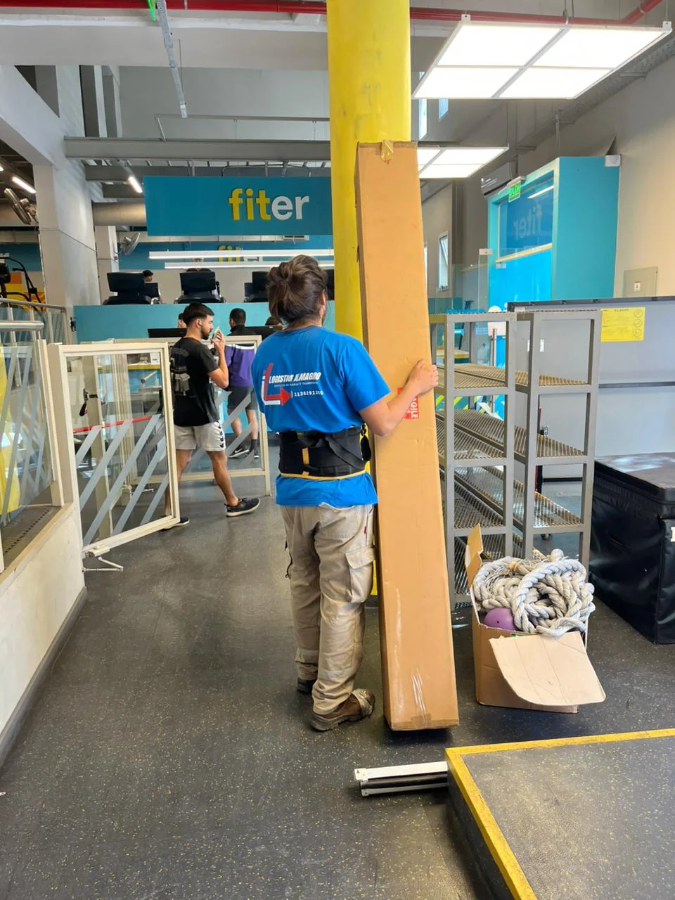 Traslado interno de equipamiento de gimnasio de Megatlon